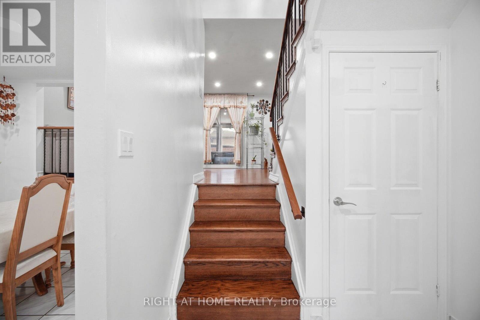 18 Mercedes Drive, Toronto, Ontario  M9V 4T5 - Photo 15 - W13139062