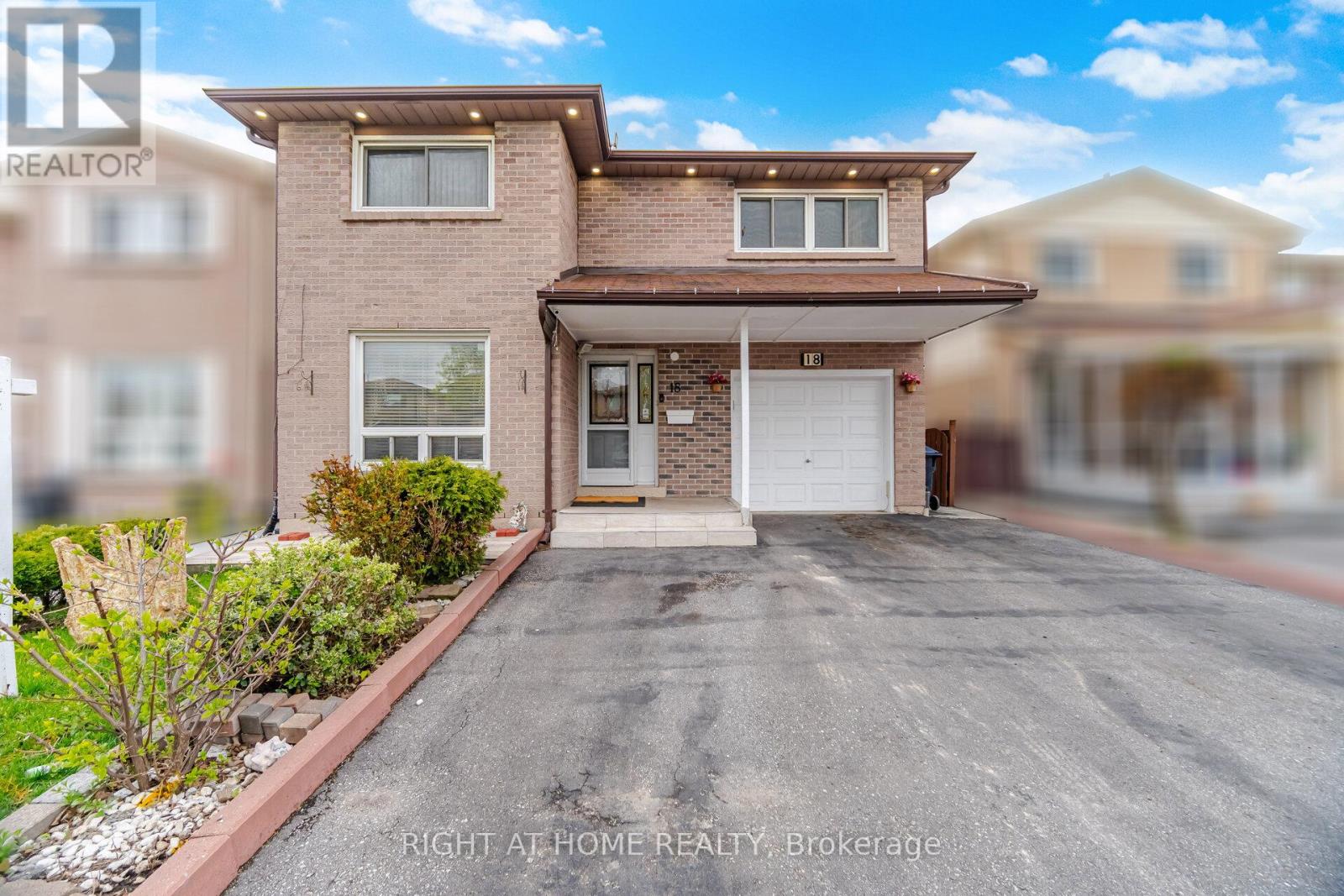 18 Mercedes Drive, Toronto, Ontario  M9V 4T5 - Photo 2 - W13139062