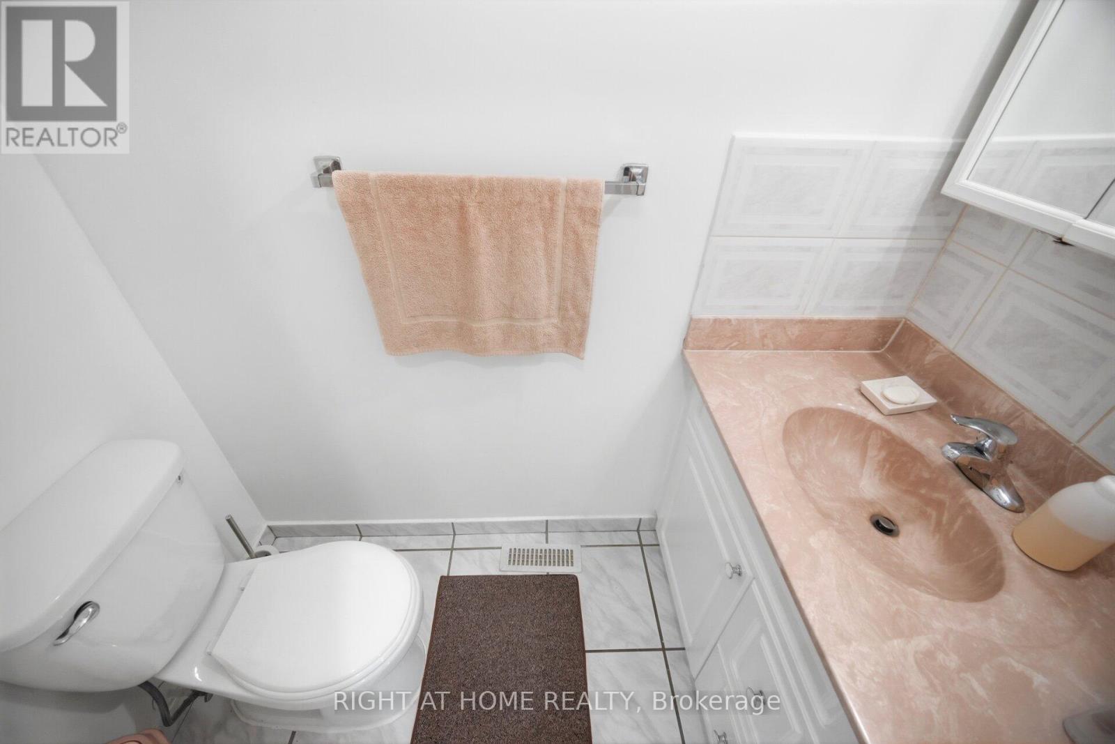 18 Mercedes Drive, Toronto, Ontario  M9V 4T5 - Photo 22 - W13139062