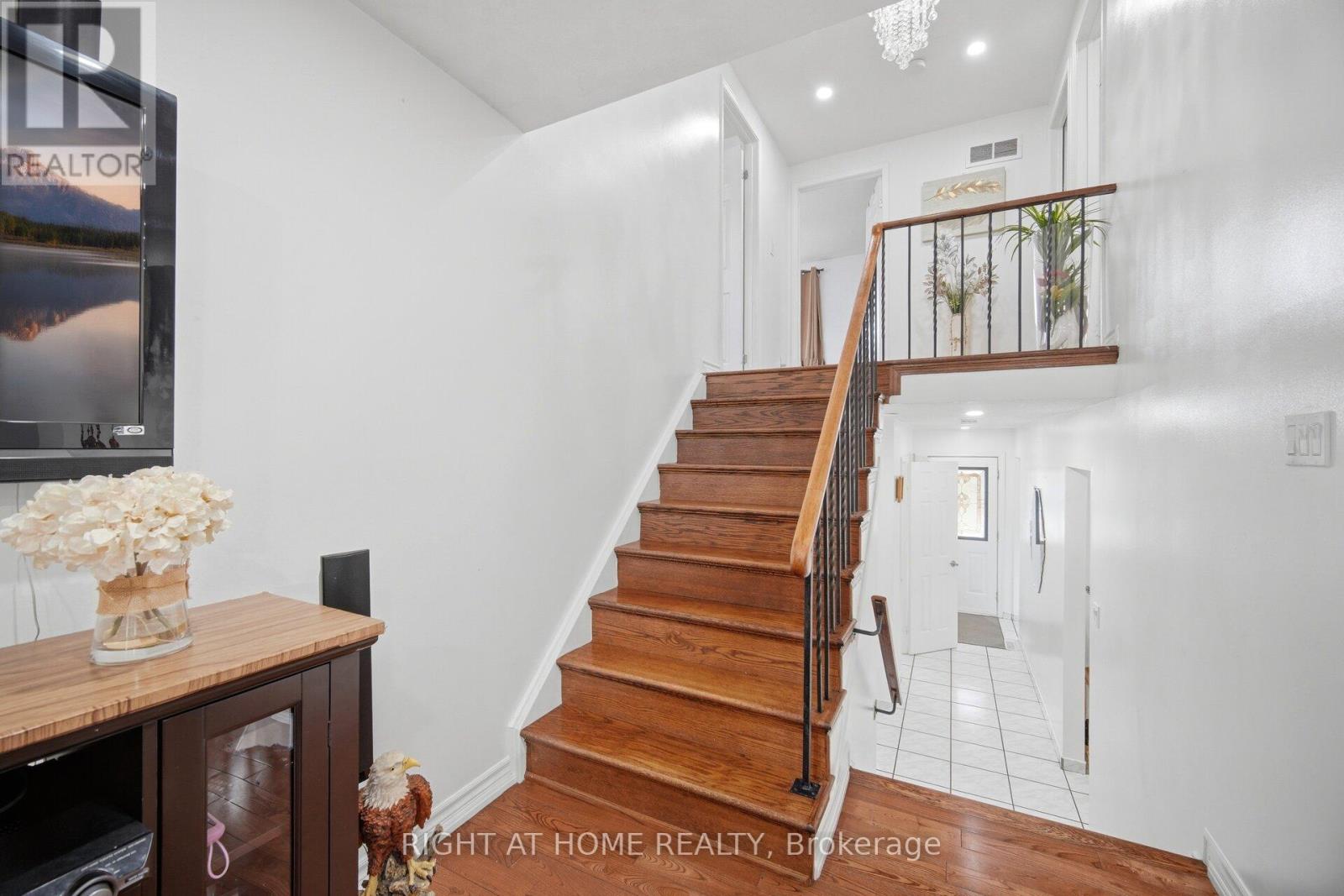18 Mercedes Drive, Toronto, Ontario  M9V 4T5 - Photo 23 - W13139062