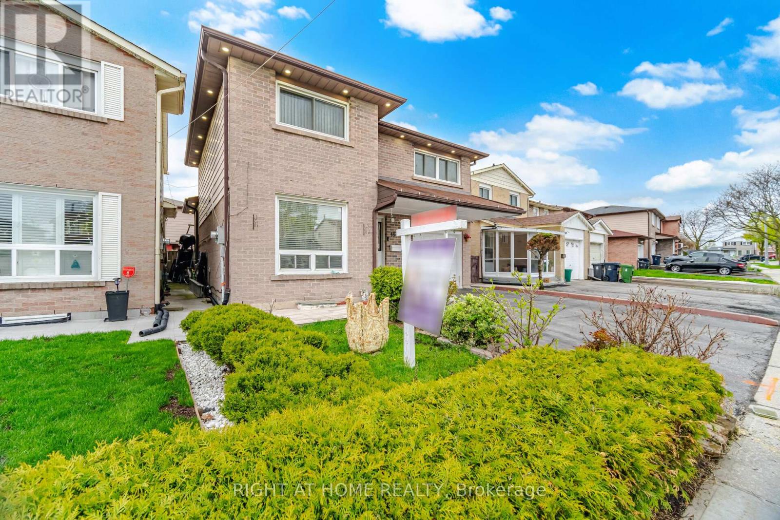 18 Mercedes Drive, Toronto, Ontario  M9V 4T5 - Photo 3 - W13139062