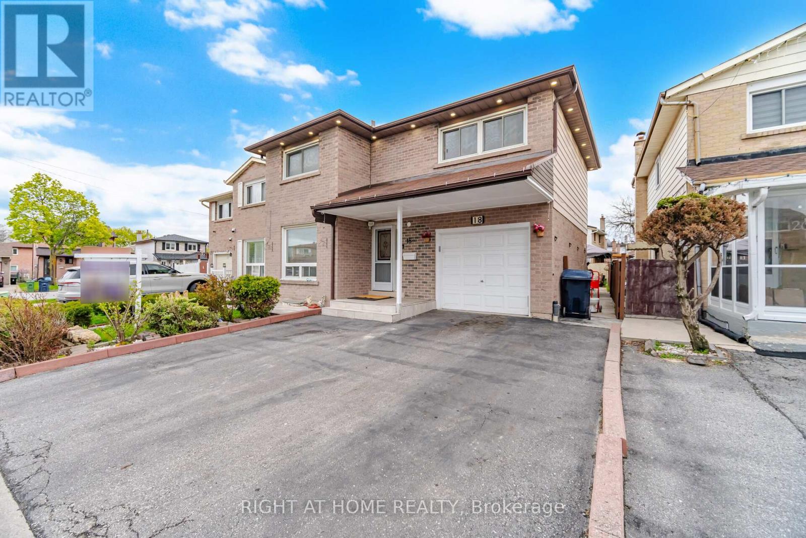 18 Mercedes Drive, Toronto, Ontario  M9V 4T5 - Photo 4 - W13139062