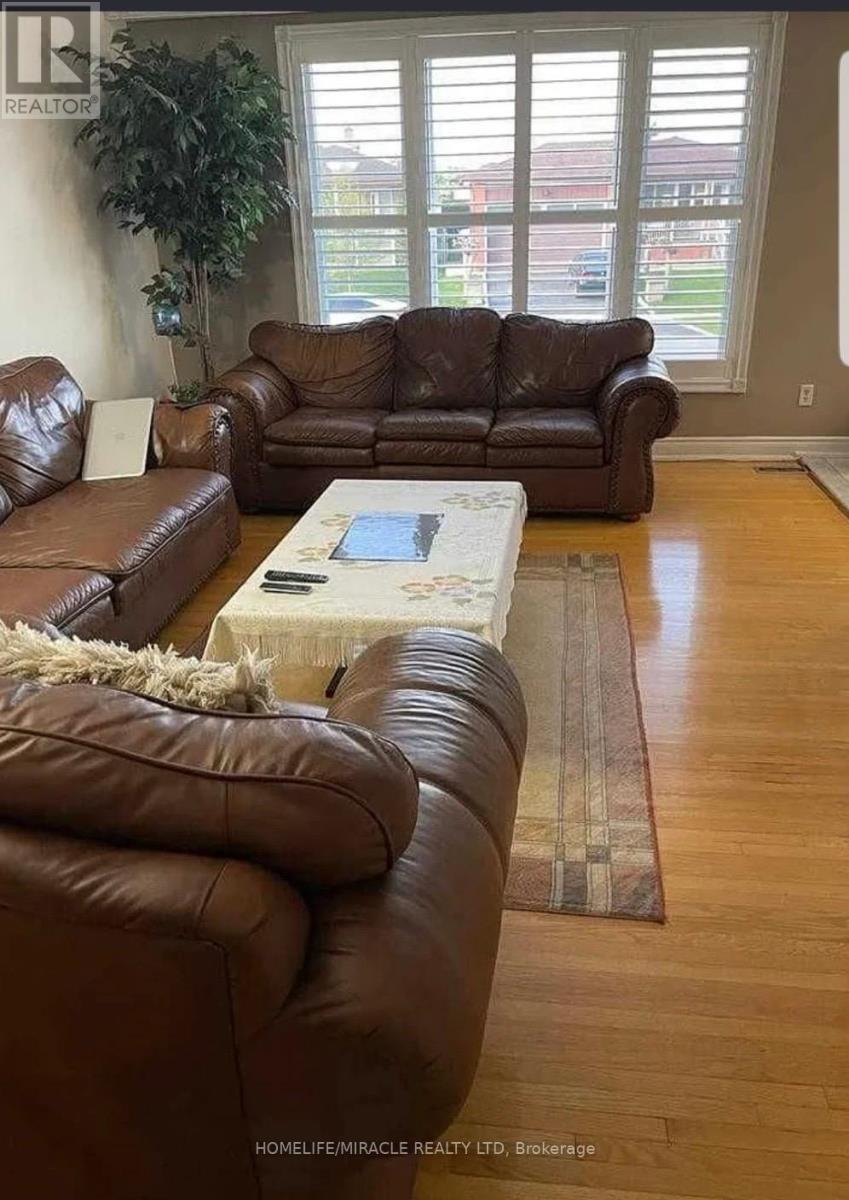 7274 Shallford Road, Mississauga, Ontario L4T 2P7 - Photo 2 - W13139070