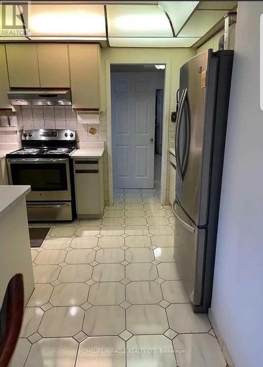 7274 Shallford Road, Mississauga, Ontario L4T 2P7 - Photo 3 - W13139070