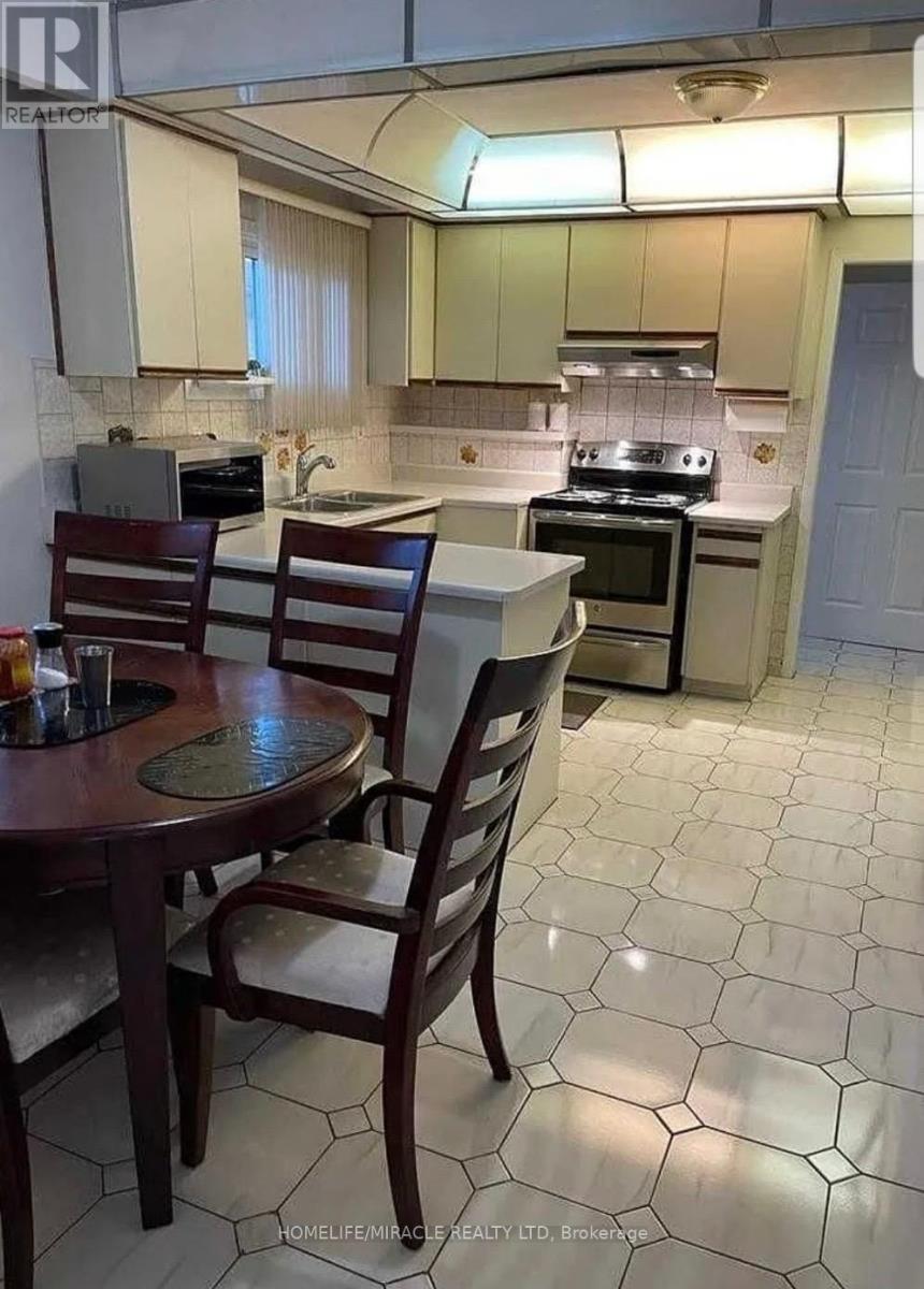 7274 Shallford Road, Mississauga, Ontario L4T 2P7 - Photo 4 - W13139070