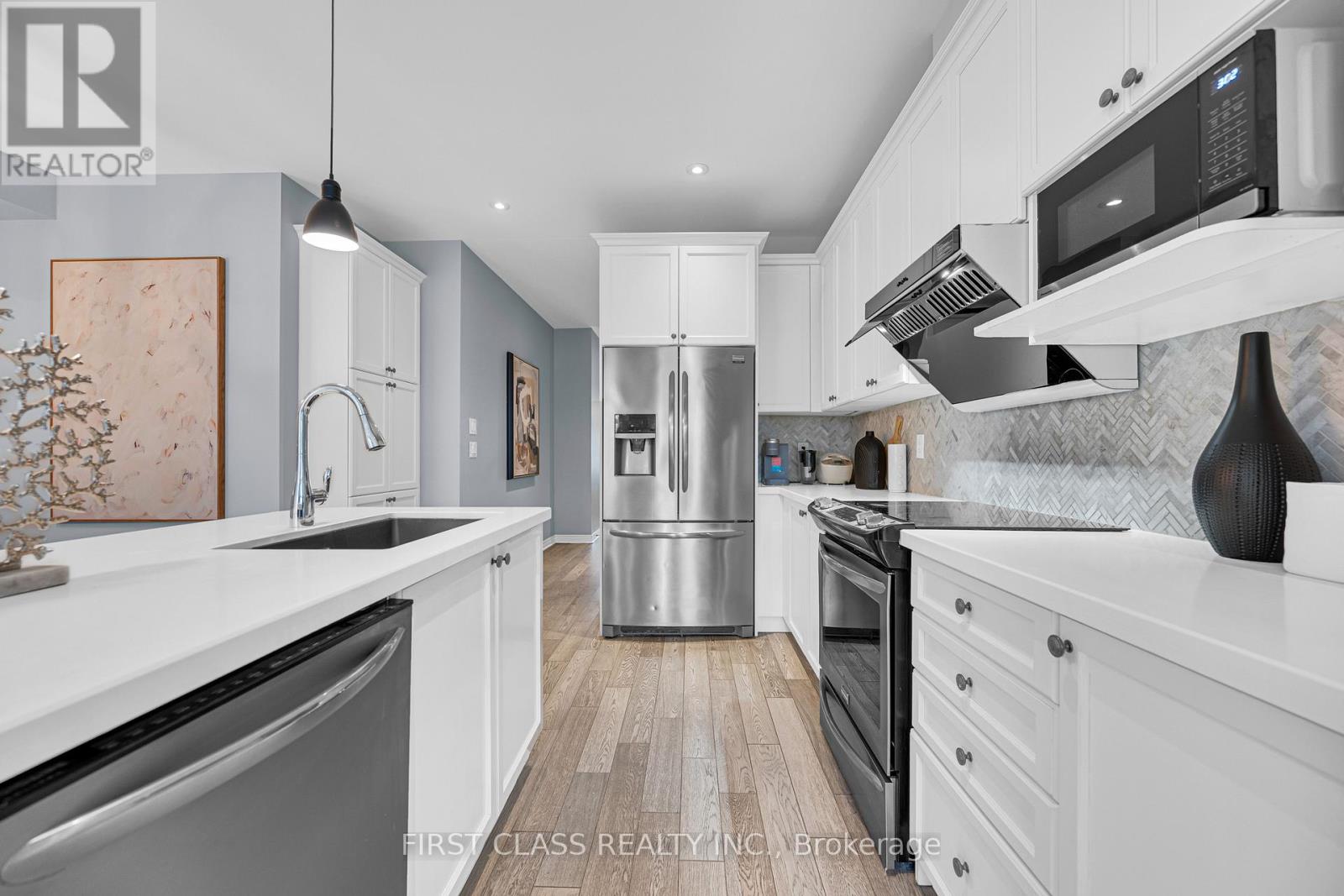 352 Leadwood Gate, Oakville, Ontario  L6M 0Z5 - Photo 6 - W13139088