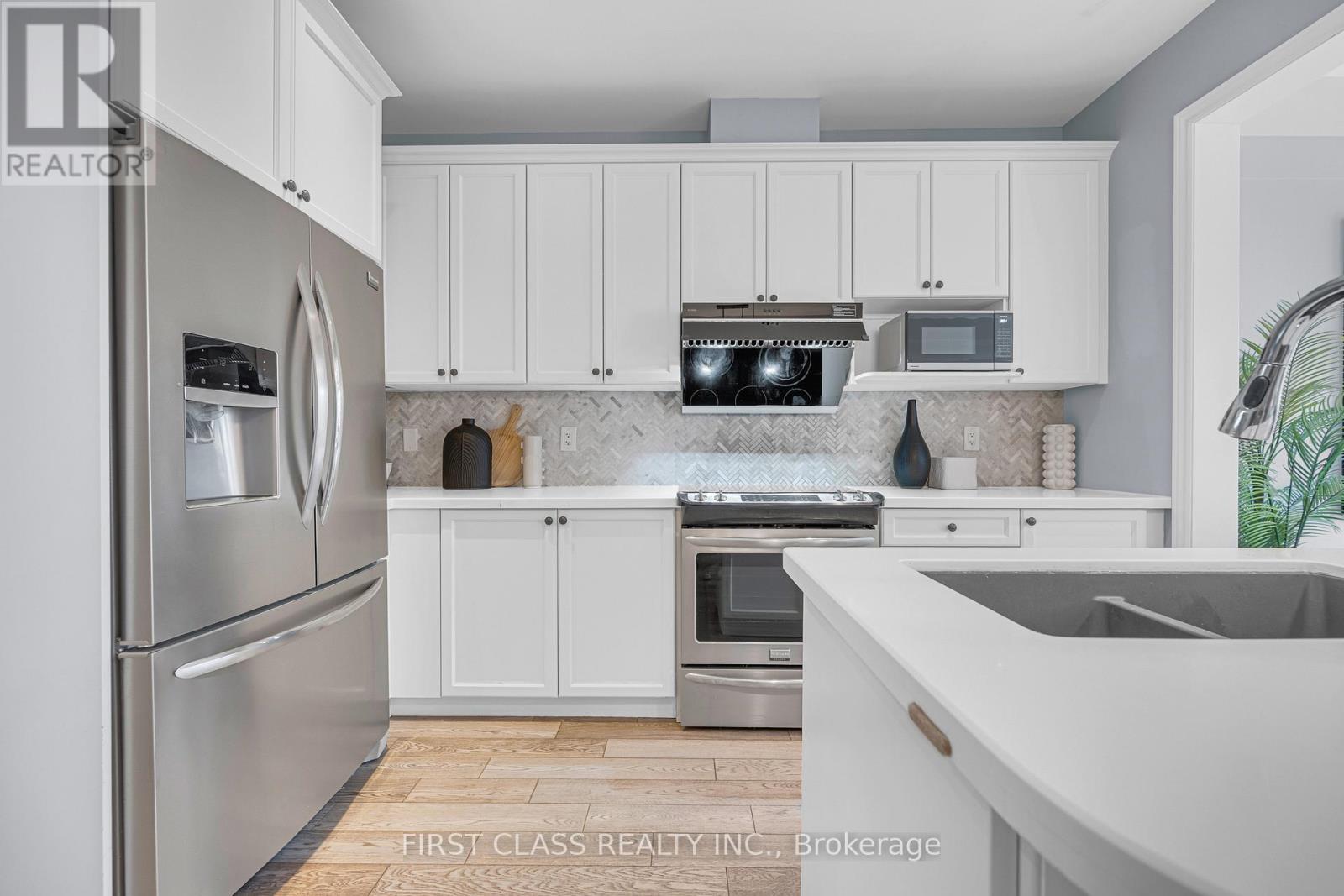 352 Leadwood Gate, Oakville, Ontario  L6M 0Z5 - Photo 7 - W13139088