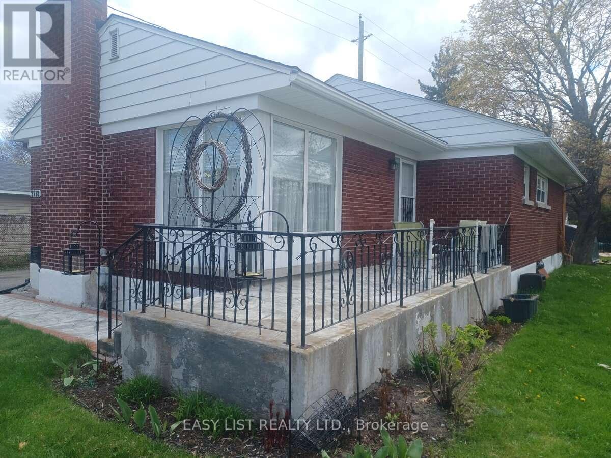 2218 IRIS STREET, Ottawa, Ontario