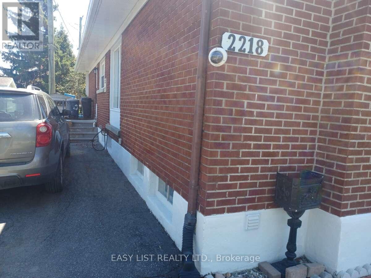 2218 Iris Street, Ottawa, Ontario  K2C 1B8 - Photo 2 - X13139048