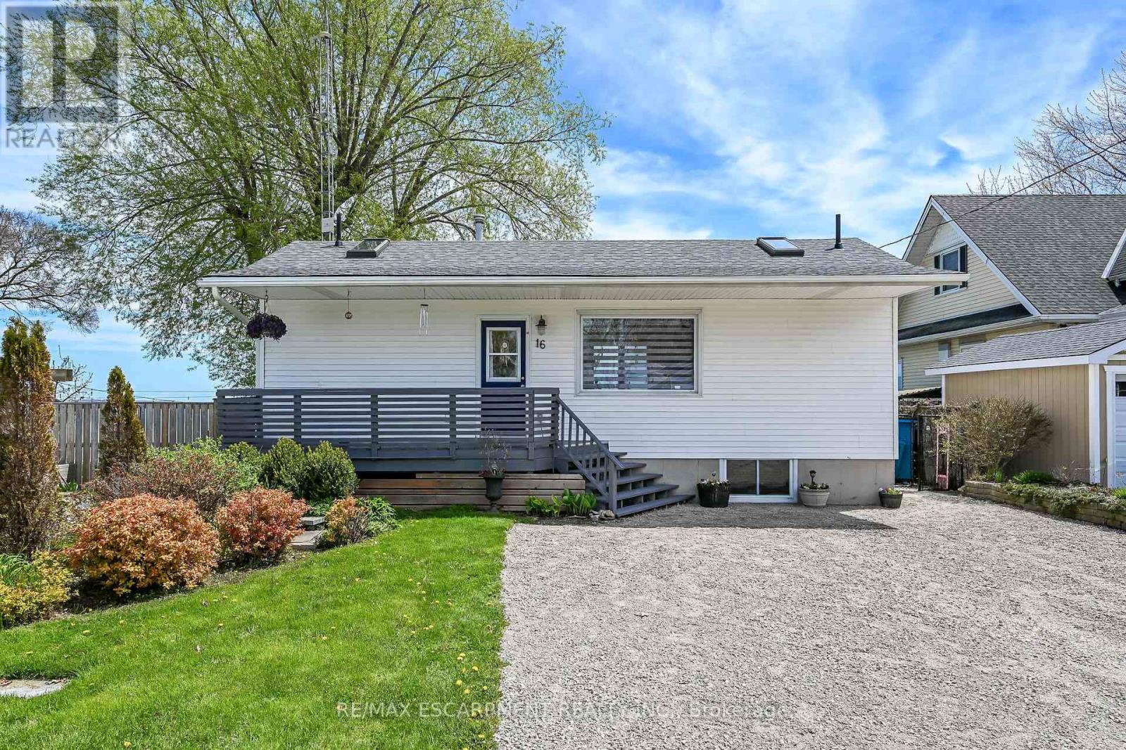 16 Wilcox Drive, Haldimand, Ontario  N0A 1L0 - Photo 2 - X12932124