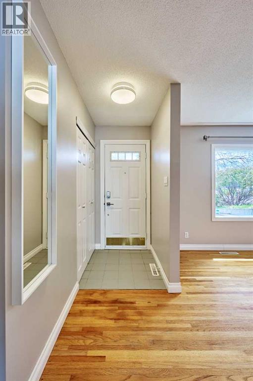 612 101 Avenue SW, Calgary, Alberta  T2W 0A1 - Photo 2 - A2308420