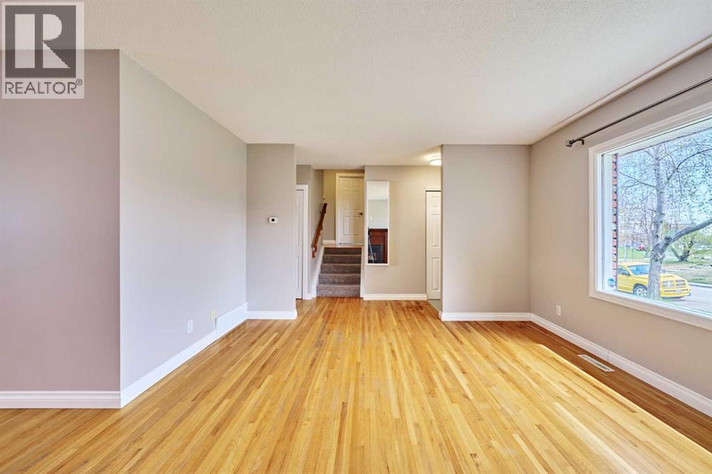 612 101 Avenue SW, Calgary, Alberta  T2W 0A1 - Photo 3 - A2308420