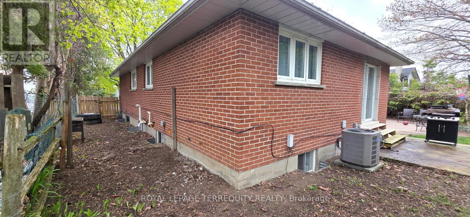 134 Switzer Drive, Oshawa, Ontario  L1G 3J7 - Photo 12 - E13139104