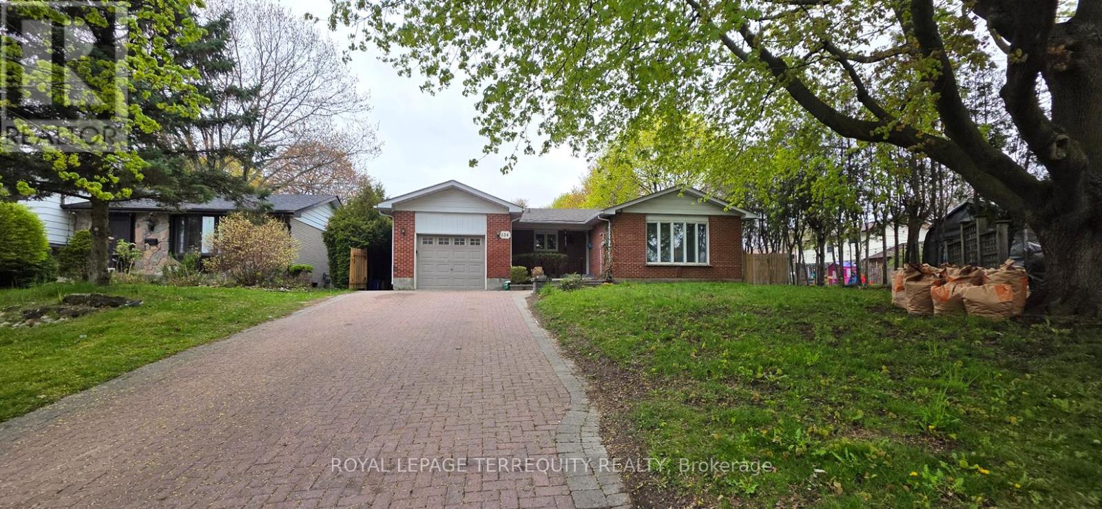 134 Switzer Drive, Oshawa, Ontario  L1G 3J7 - Photo 2 - E13139104