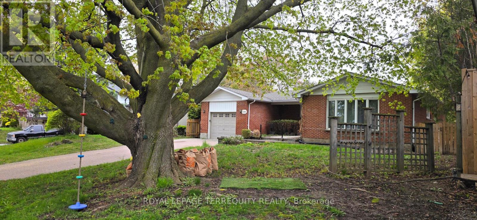 134 Switzer Drive, Oshawa, Ontario  L1G 3J7 - Photo 3 - E13139104