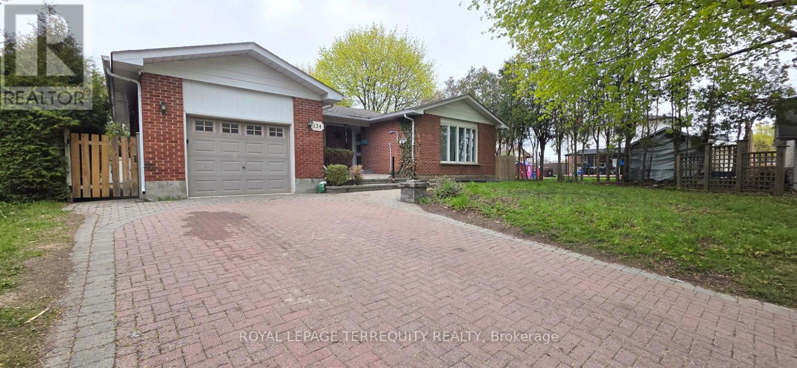 134 Switzer Drive, Oshawa, Ontario  L1G 3J7 - Photo 4 - E13139104