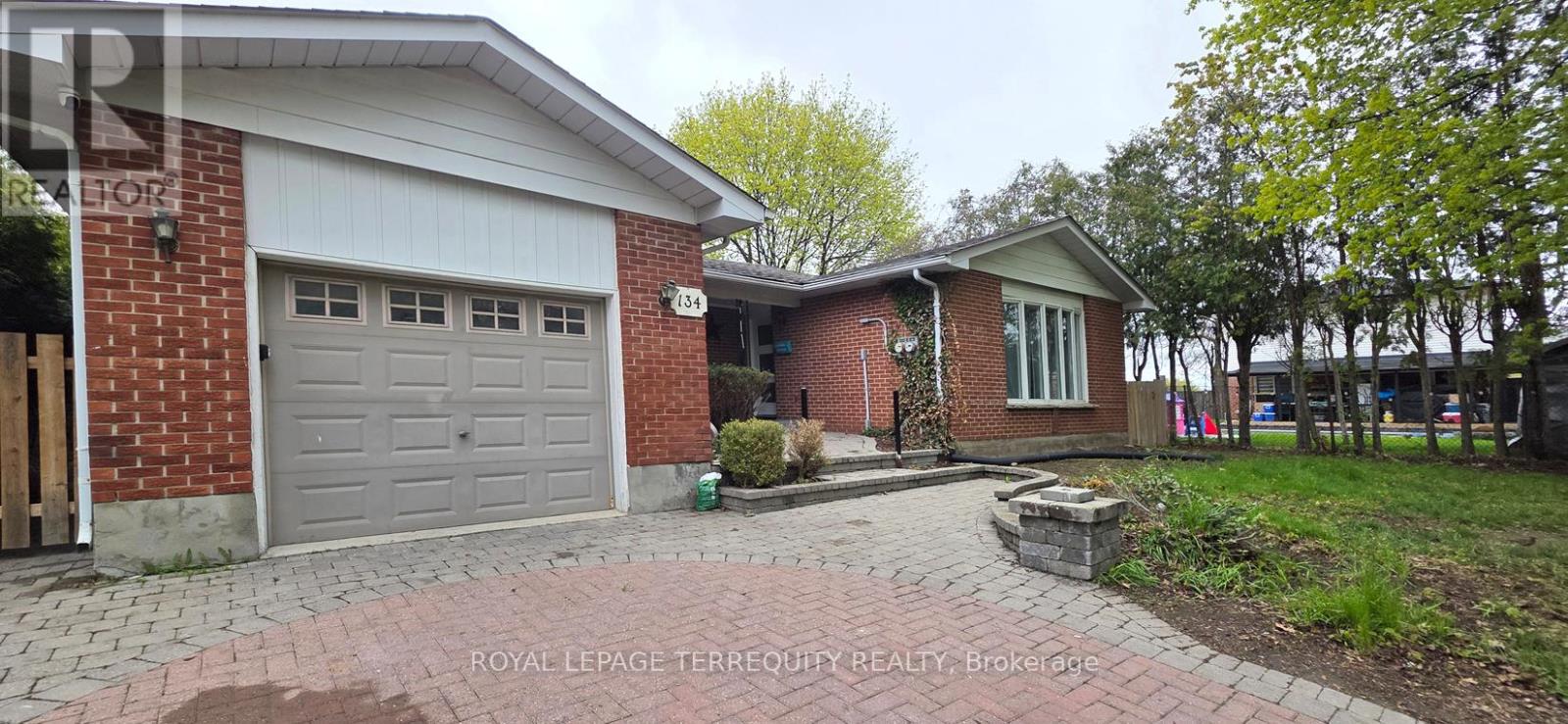 134 Switzer Drive, Oshawa, Ontario  L1G 3J7 - Photo 5 - E13139104
