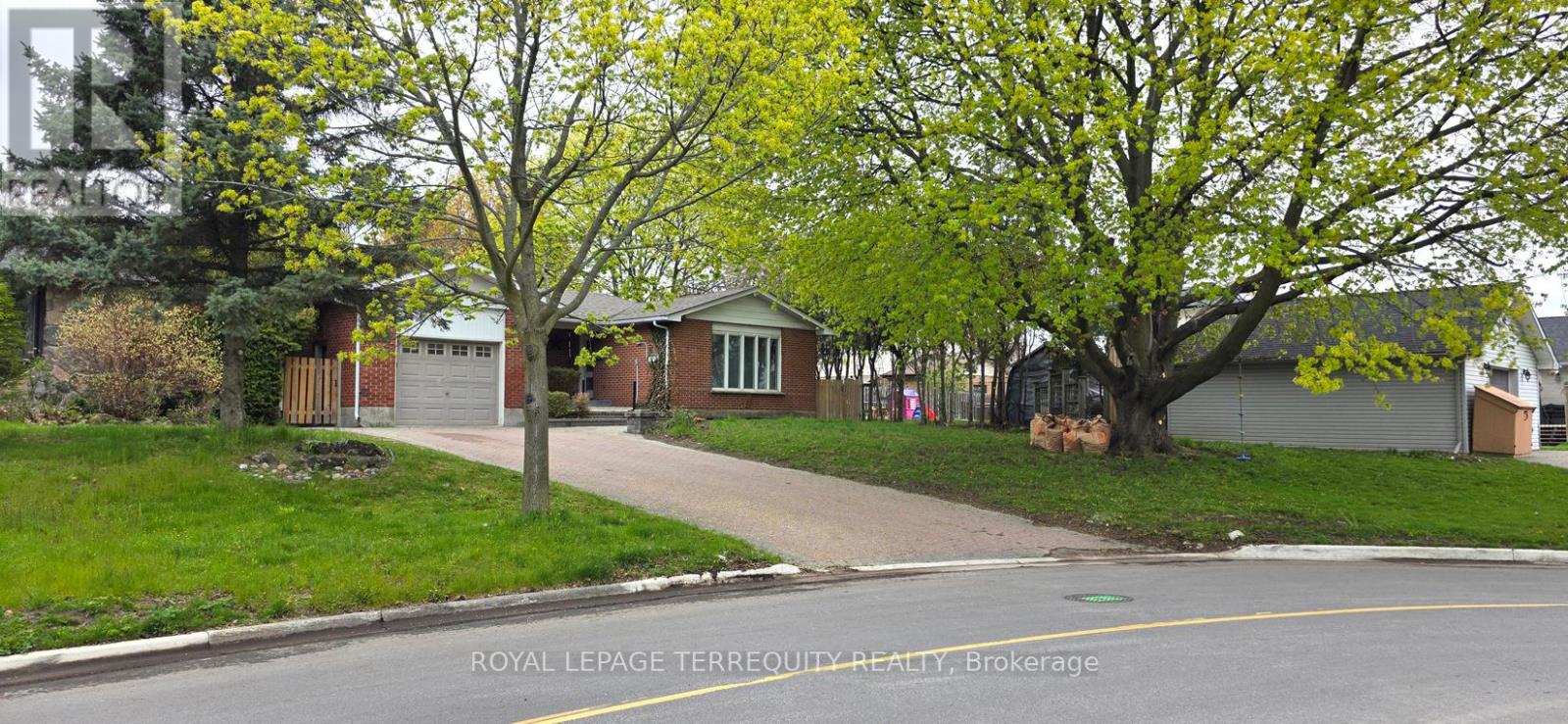 134 Switzer Drive, Oshawa, Ontario  L1G 3J7 - Photo 8 - E13139104