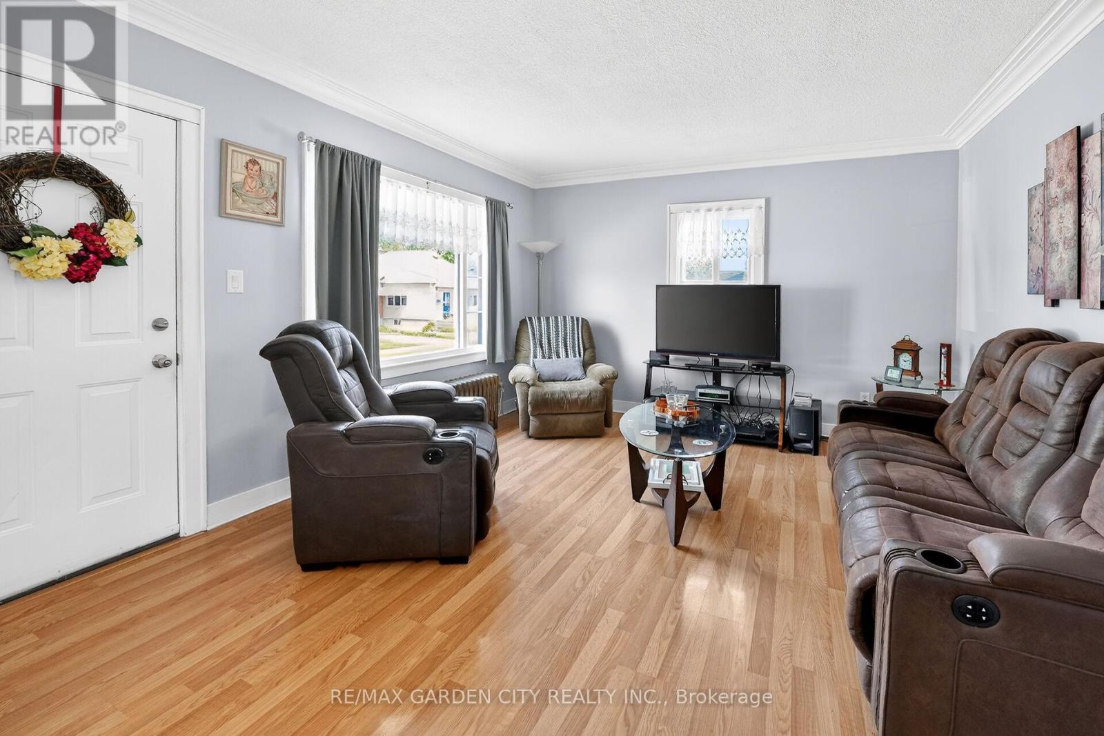 4 Peachdale Avenue, St. Catharines, Ontario  L2M 5M3 - Photo 4 - X13139120