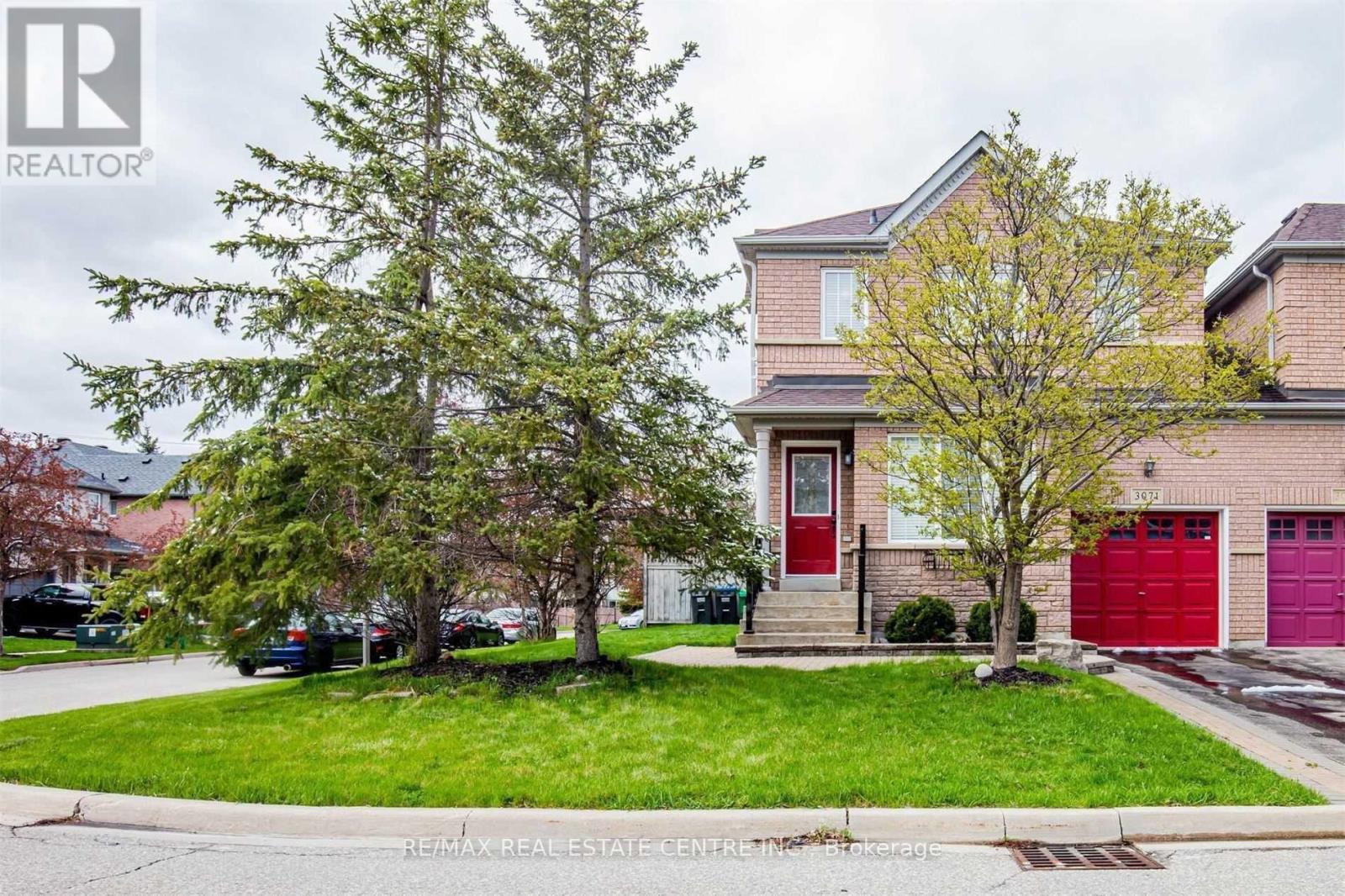 3071 Lavenham Place, Mississauga, Ontario L5M 6K3 - Photo 2 - W13139108