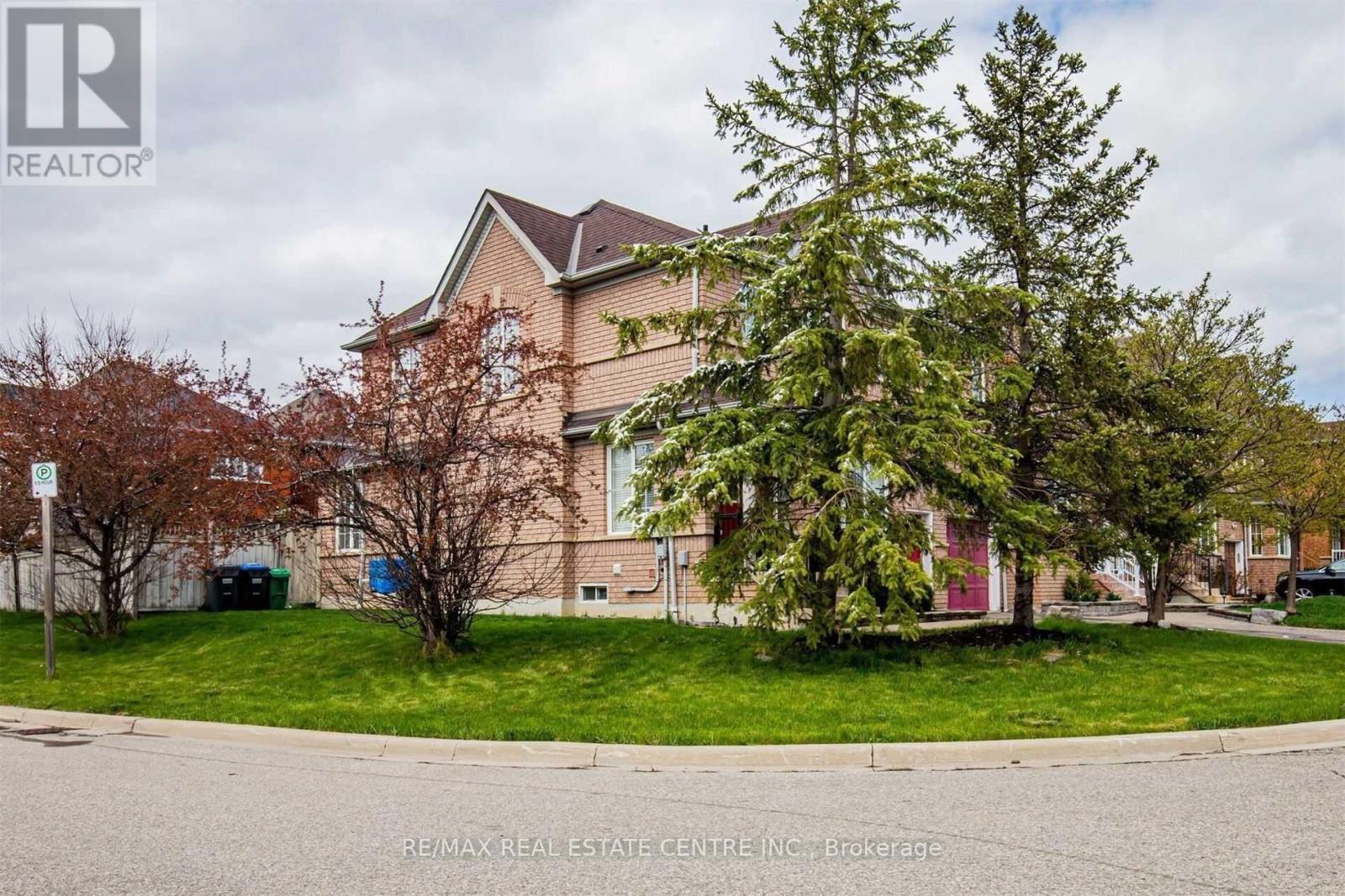 3071 Lavenham Place, Mississauga, Ontario L5M 6K3 - Photo 3 - W13139108