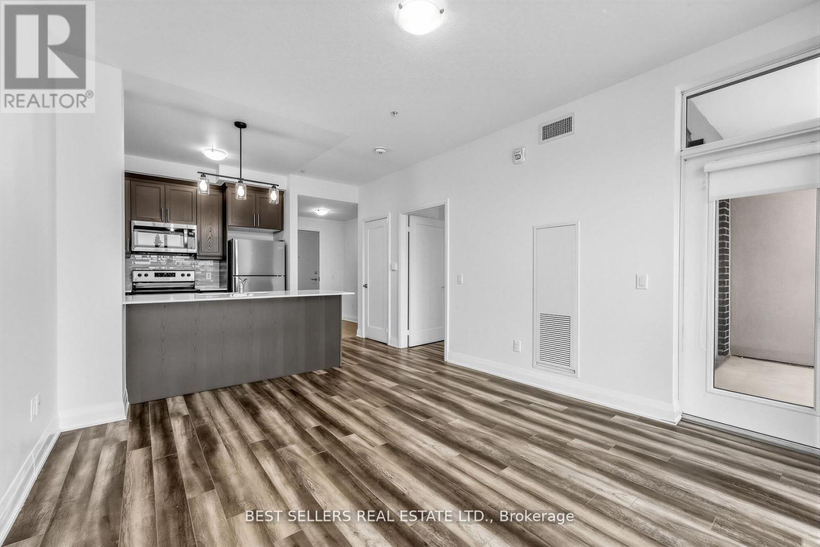 220 - 16 Concord Place, Grimsby, Ontario  L3M 0J1 - Photo 4 - X13139130