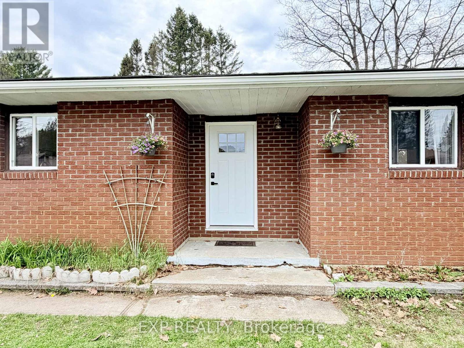 7 Fitz Avenue, South River, Ontario P0A 1X0 - Photo 2 - X13112522