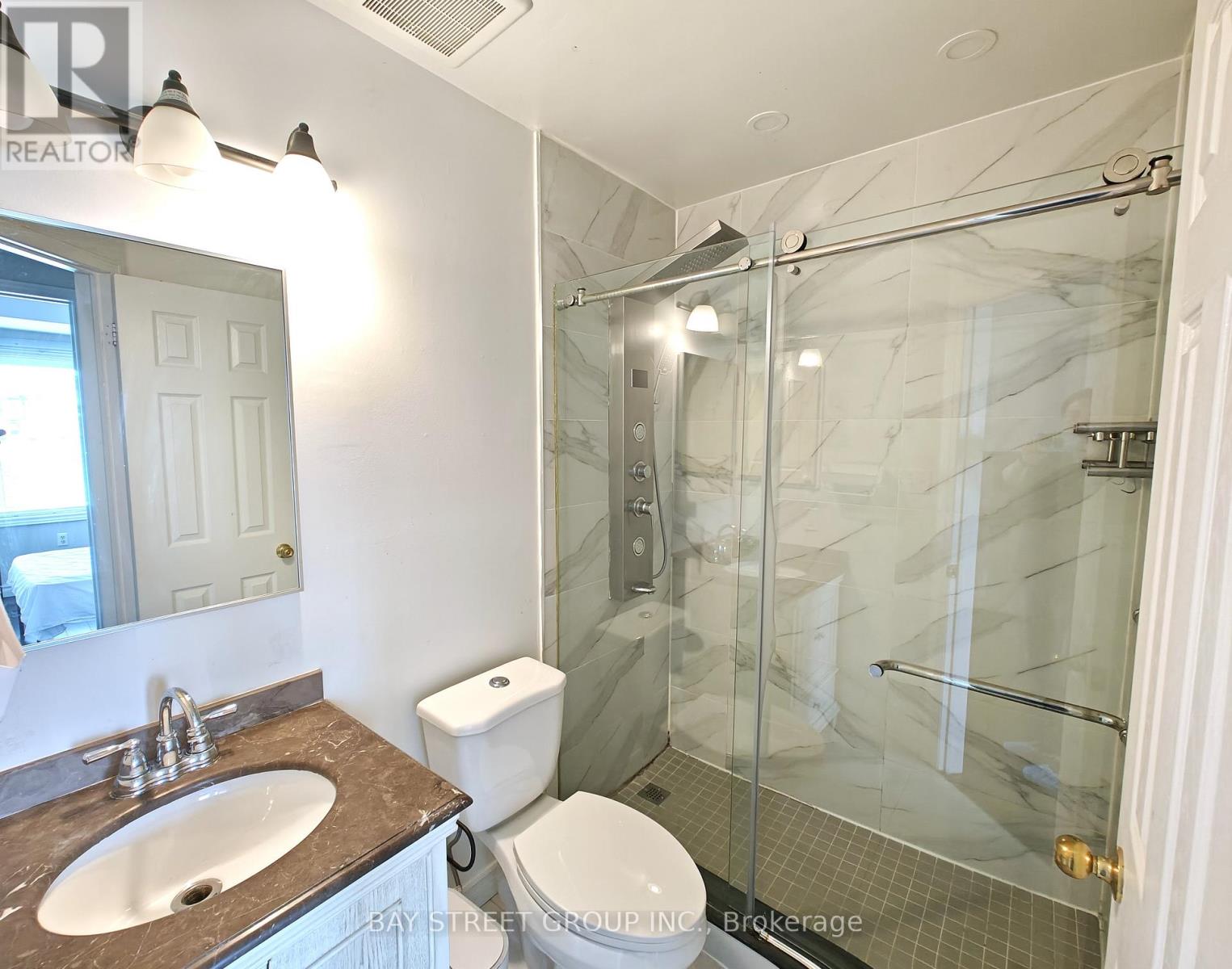 256 Glenashton Drive, Oakville, Ontario  L6H 6H5 - Photo 19 - W13071372