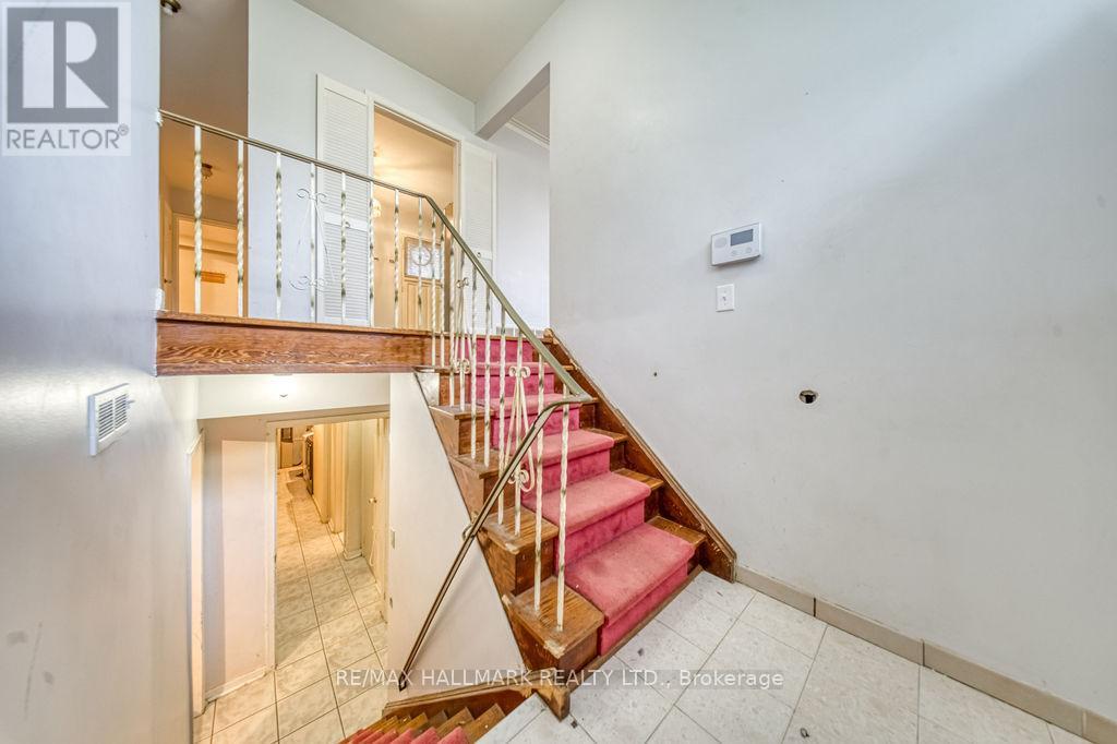 54 Sawley Drive, Toronto, Ontario  M2K 2J5 - Photo 2 - C13139138