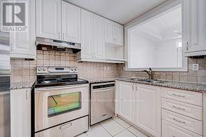 18 Espana Lane, Toronto, Ontario  M2N 7K8 - Photo 4 - C13139176