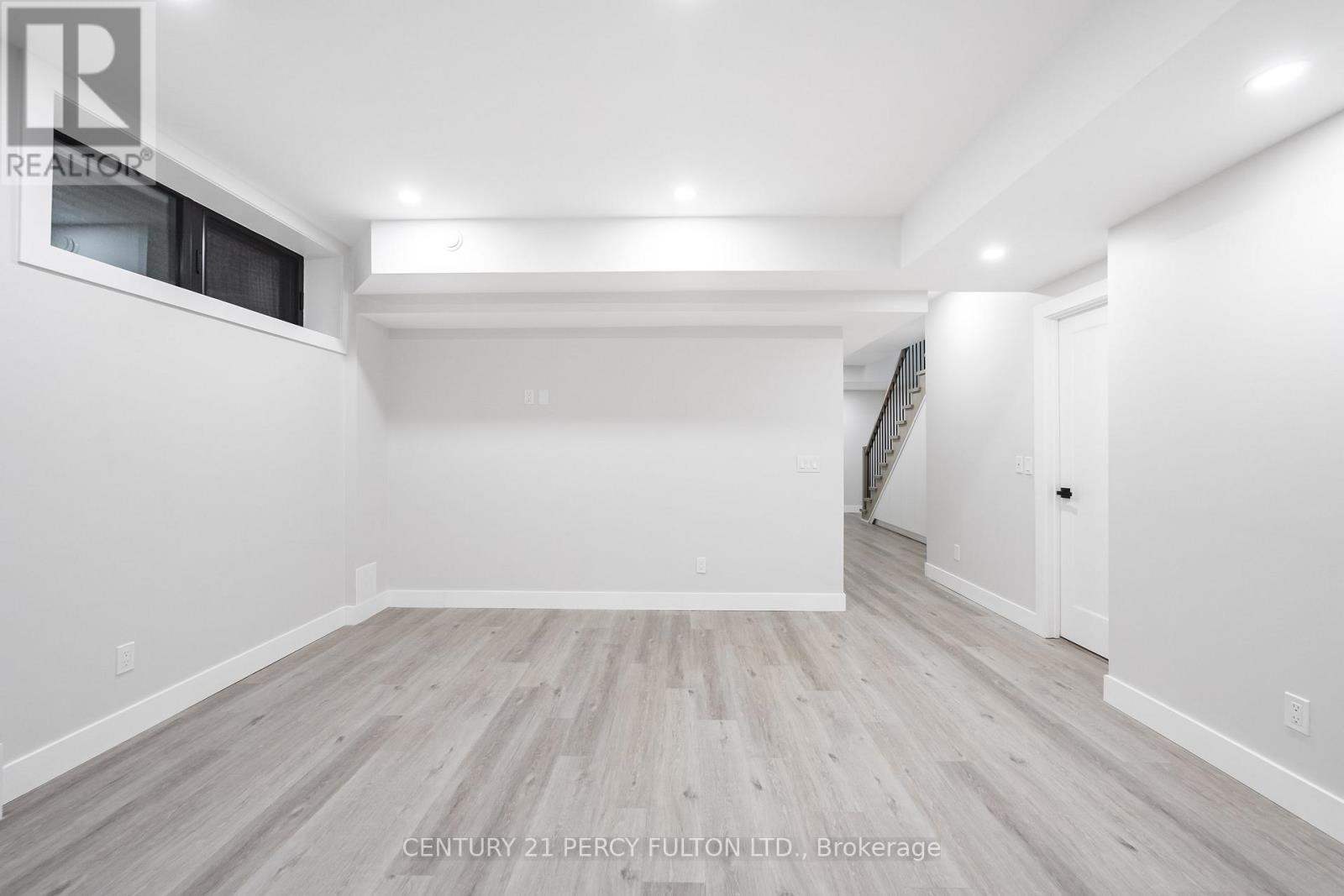 2 - 13 Mckayfield Road, Toronto, Ontario  M4J 3V5 - Photo 13 - E13131704