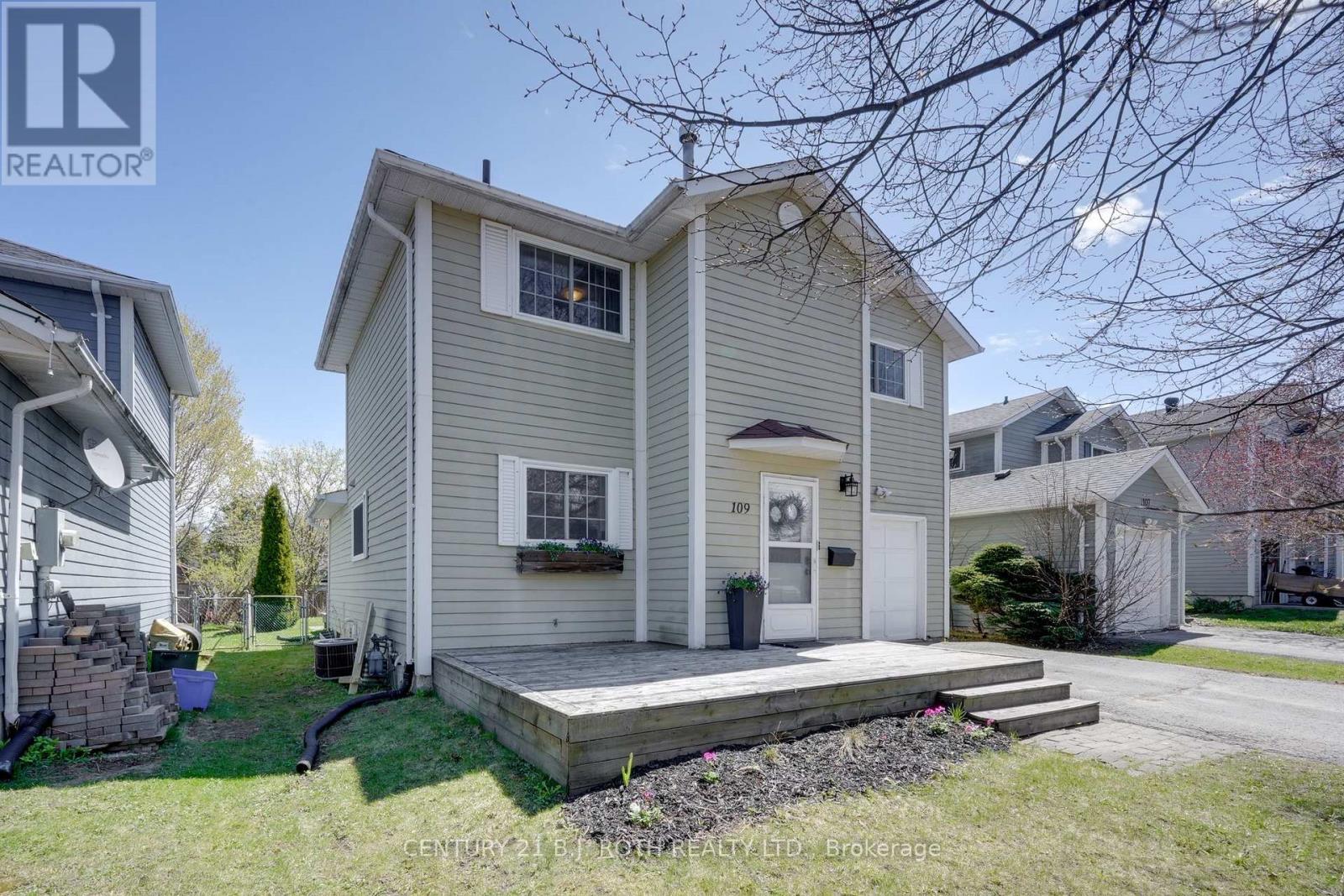 109 ELIZABETH STREET, Barrie, Ontario