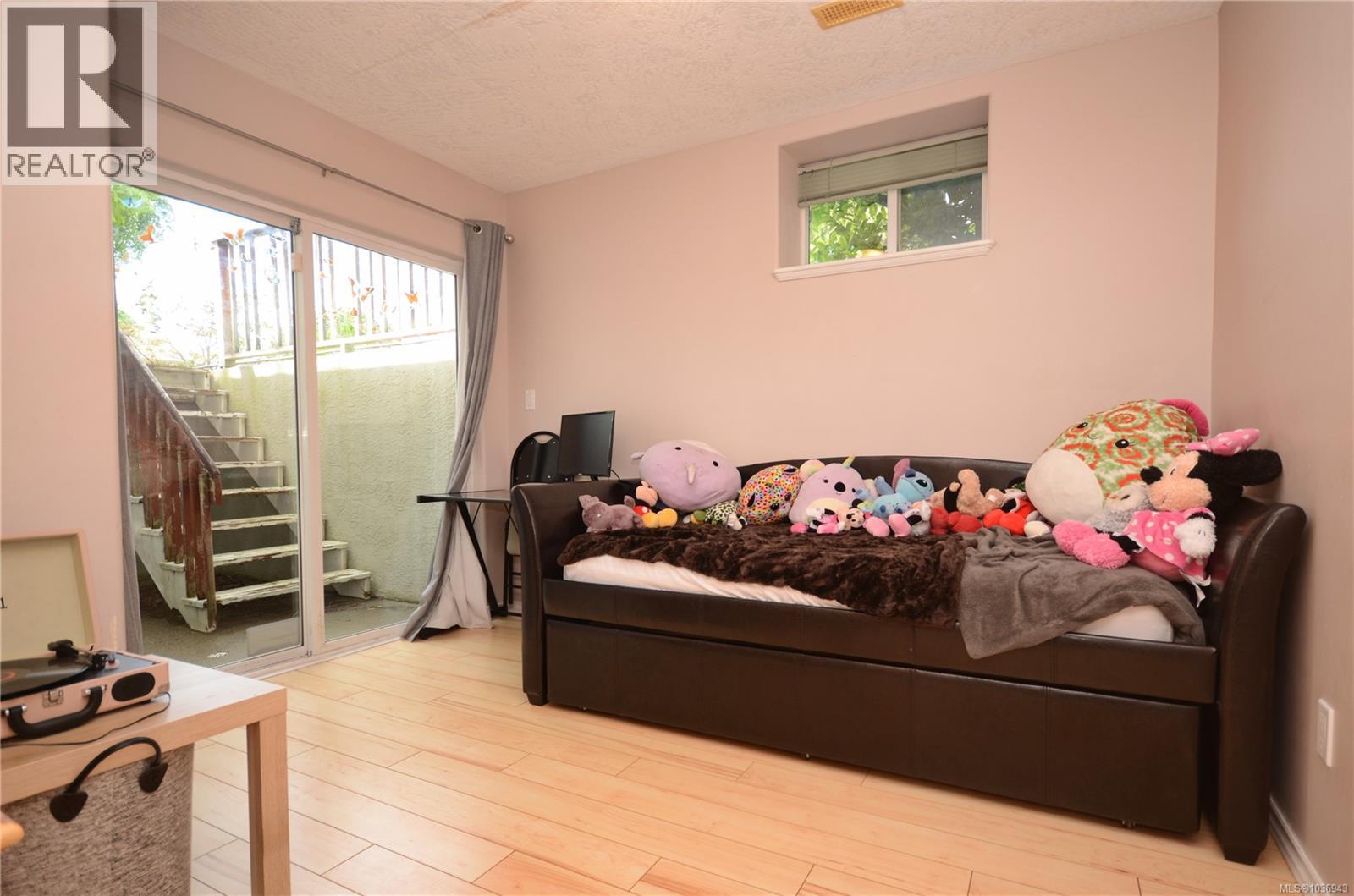 B 1143 Greenwood Ave, Esquimalt, British Columbia  V9A 5K7 - Photo 30 - 1036943