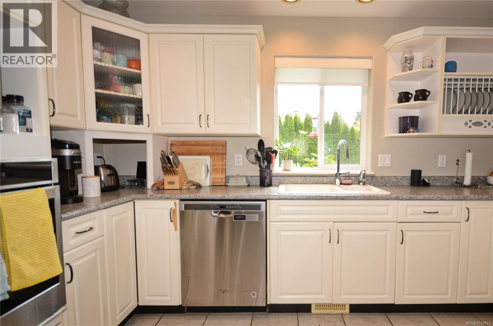B 1143 Greenwood Ave, Esquimalt, British Columbia  V9A 5K7 - Photo 10 - 1036943
