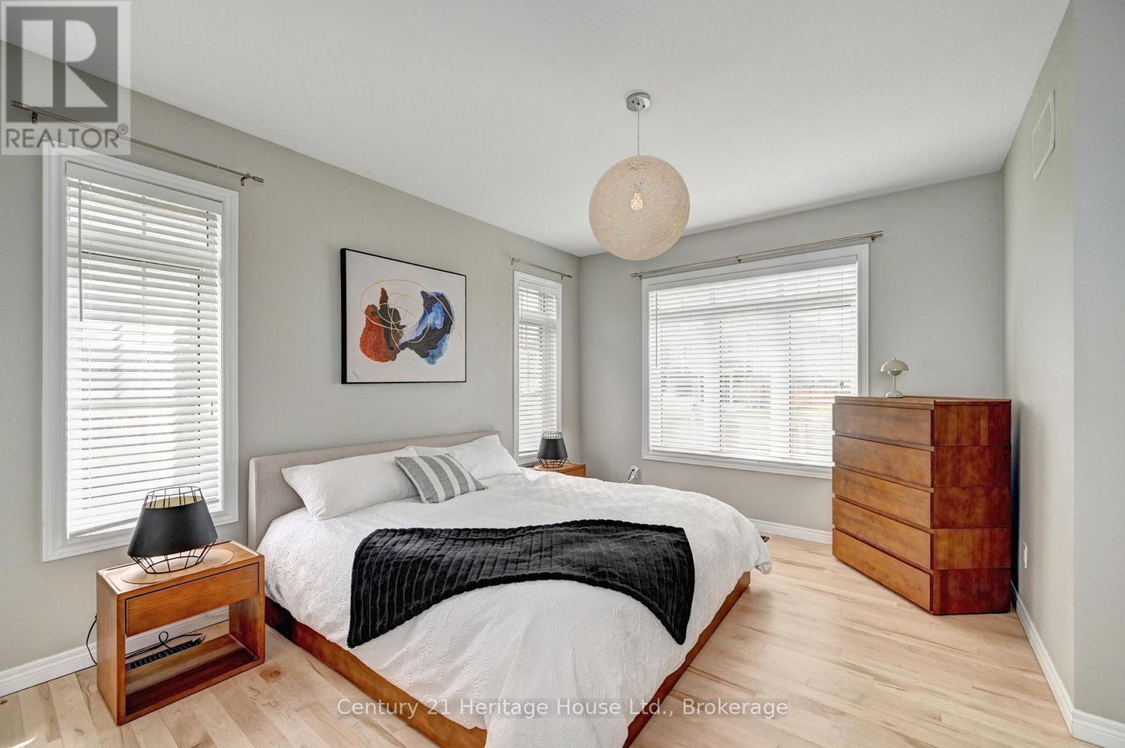 219 Falconridge Drive, Kitchener, Ontario  N2K 0B6 - Photo 21 - X13108406