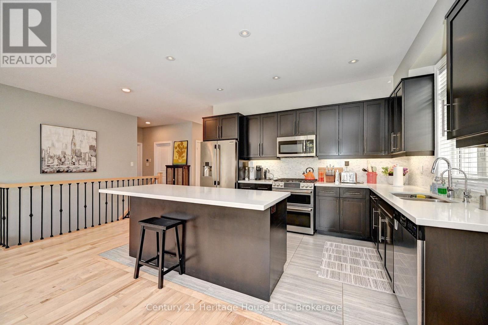 219 Falconridge Drive, Kitchener, Ontario  N2K 0B6 - Photo 12 - X13108406