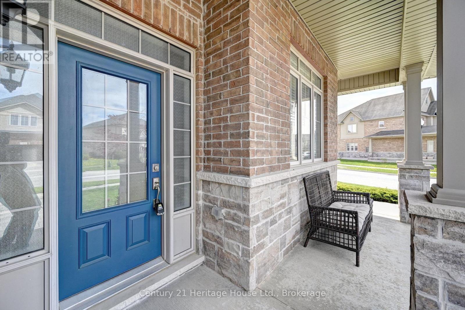219 Falconridge Drive, Kitchener, Ontario  N2K 0B6 - Photo 3 - X13108406