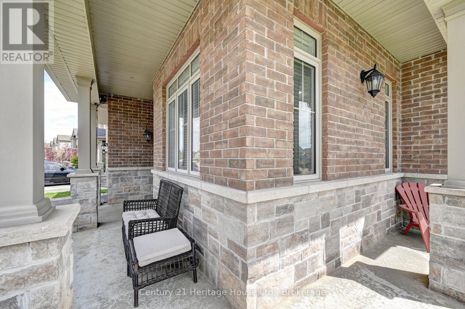 219 Falconridge Drive, Kitchener, Ontario  N2K 0B6 - Photo 5 - X13108406