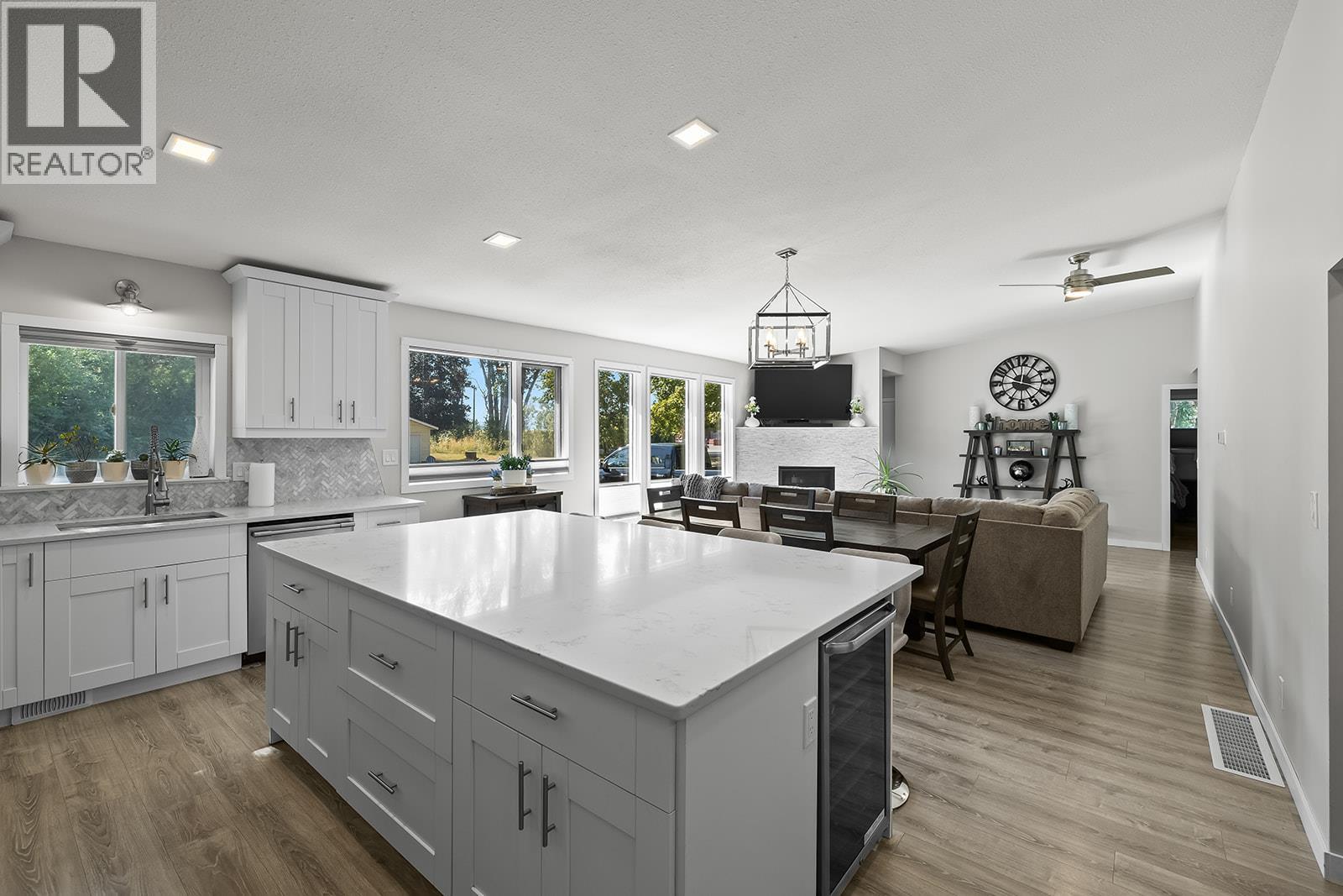 2239 Mayer Road, Kelowna, British Columbia  V1W 2G2 - Photo 3 - 10387807