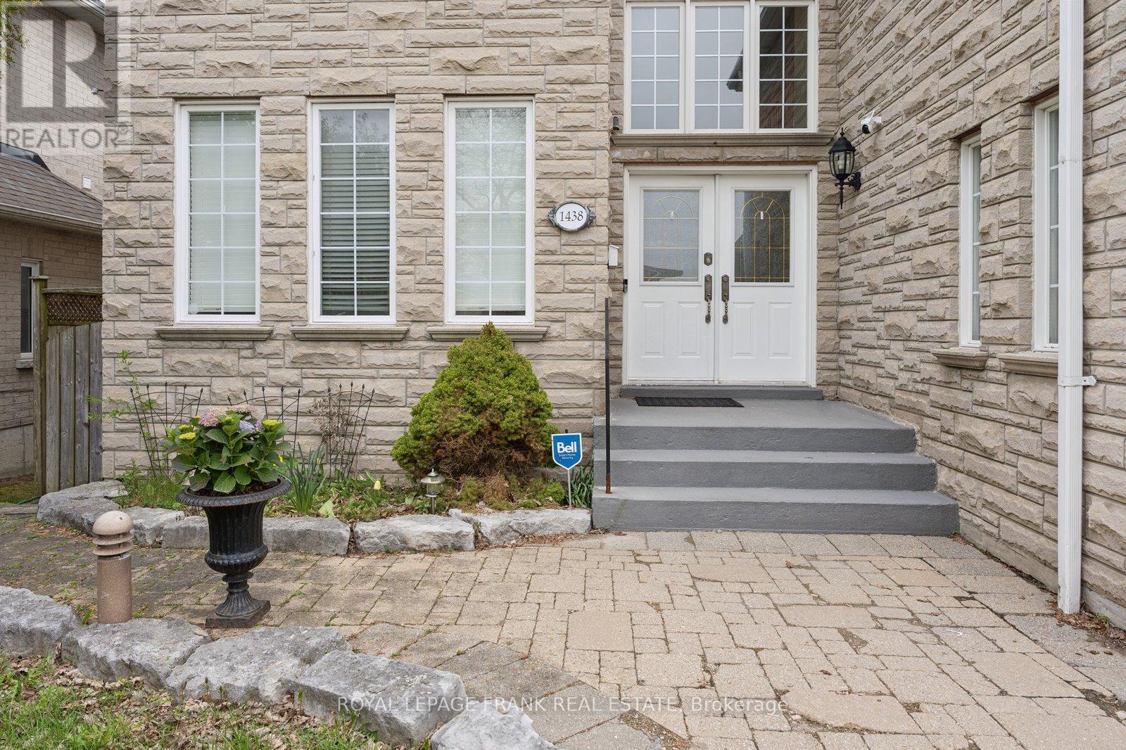 1438 Rosebank Road, Pickering, Ontario  L1V 1P4 - Photo 3 - E13139226