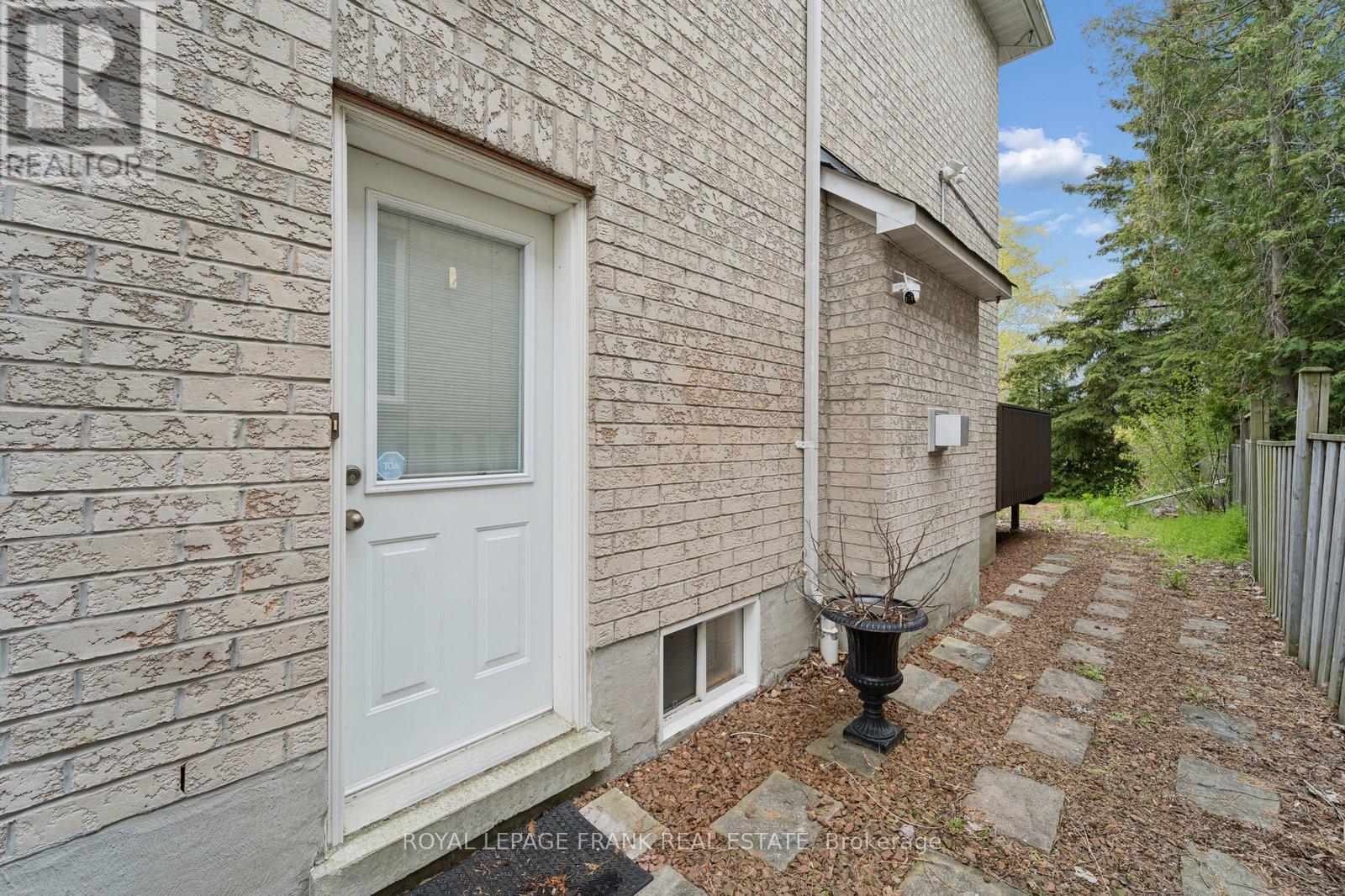 1438 Rosebank Road, Pickering, Ontario  L1V 1P4 - Photo 6 - E13139226