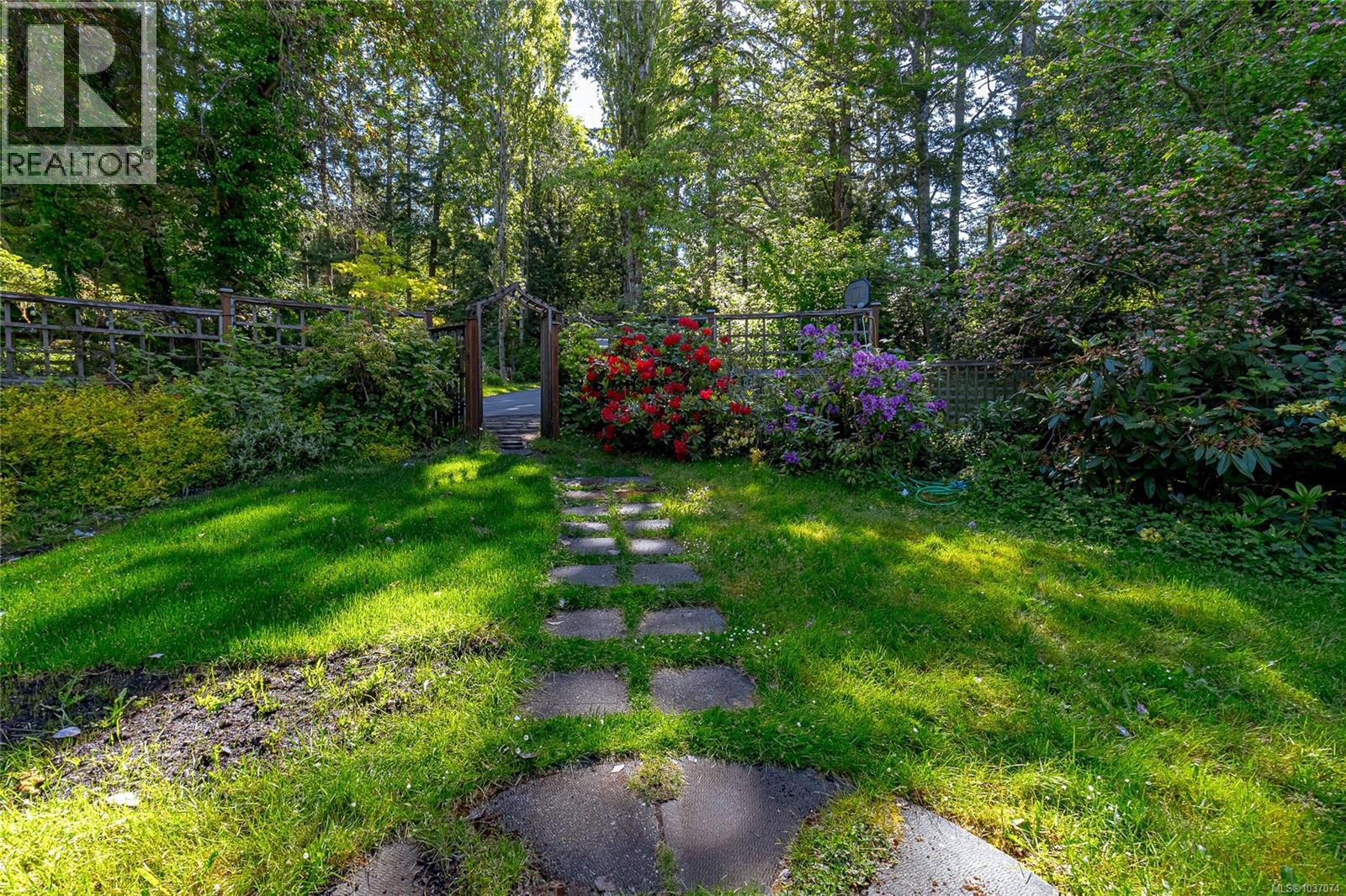 5168 Santa Clara Ave, Saanich, British Columbia  V8Y 1W4 - Photo 50 - 1037074