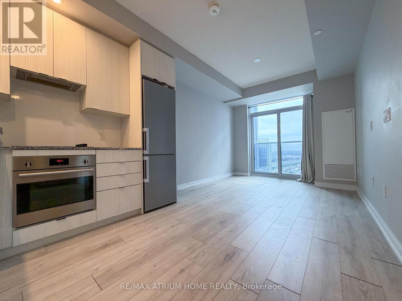 2705 - 225 Village Green Square, Toronto, Ontario  M1S 0N4 - Photo 1 - E13139208