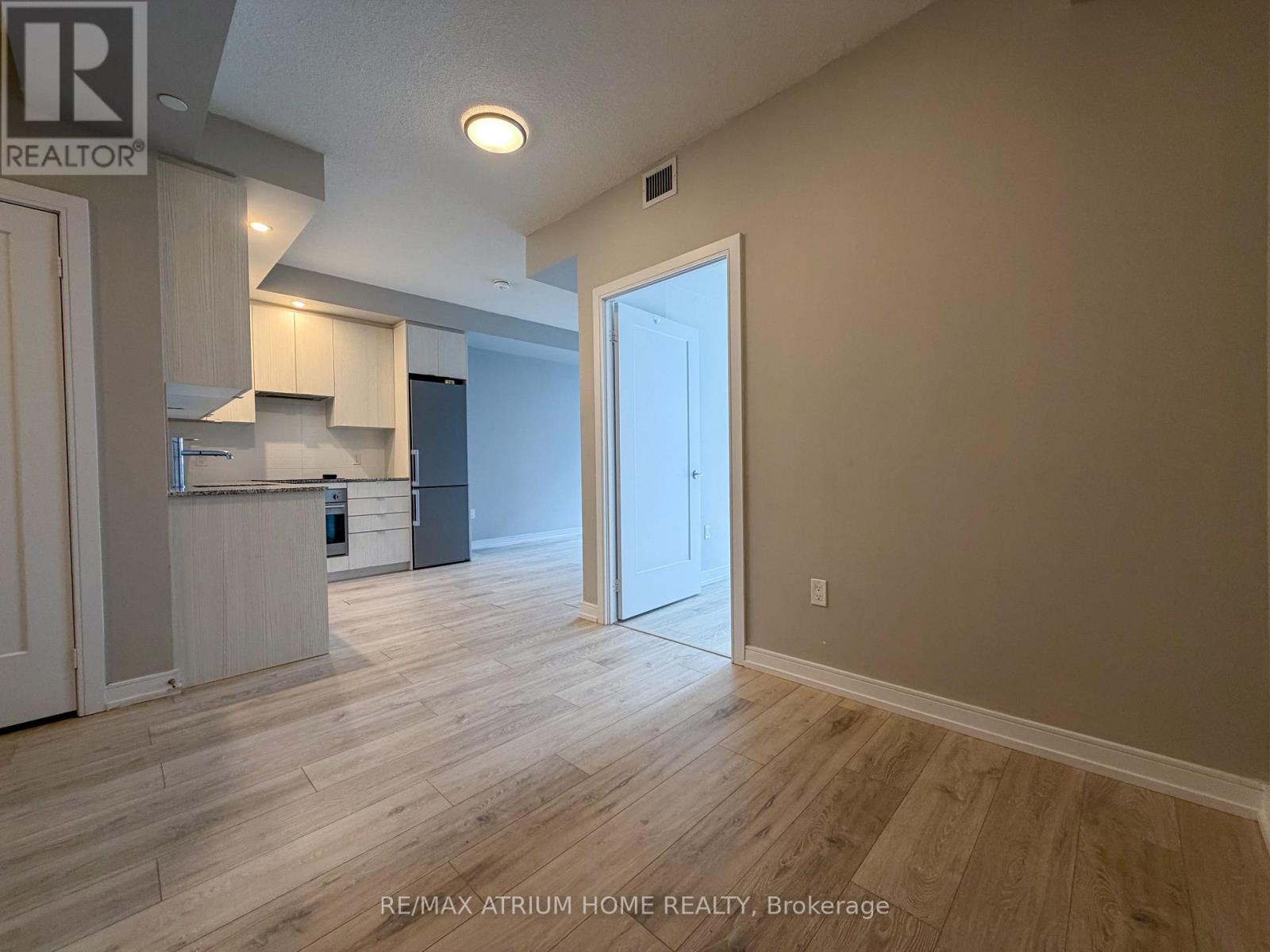 2705 - 225 Village Green Square, Toronto, Ontario  M1S 0N4 - Photo 3 - E13139208