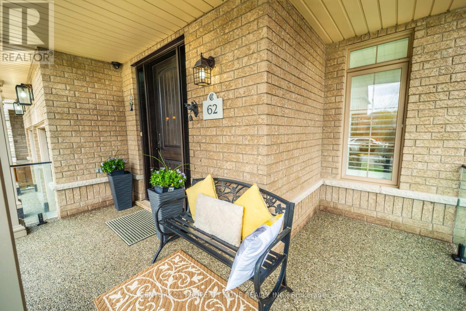 62 Impulse Circle, Brampton, Ontario  L6X 0X9 - Photo 4 - W13139204