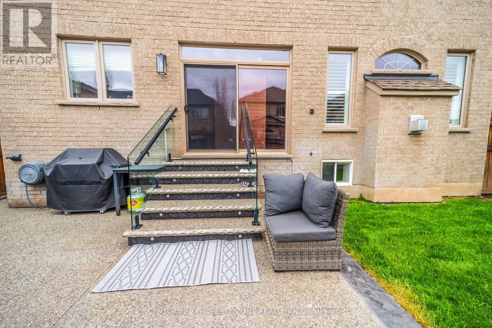 62 Impulse Circle, Brampton, Ontario  L6X 0X9 - Photo 8 - W13139204