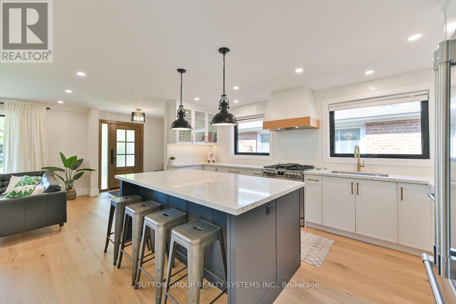 105 Crendon Drive, Toronto, Ontario  M9C 3H7 - Photo 12 - W13139210