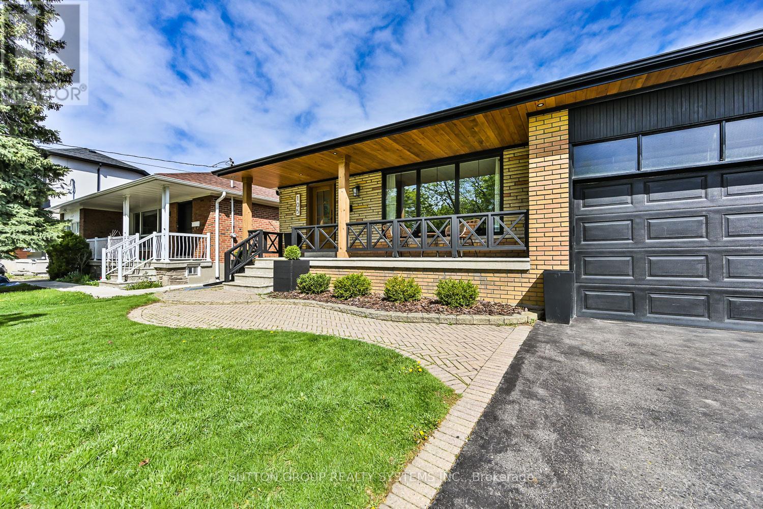 105 Crendon Drive, Toronto, Ontario  M9C 3H7 - Photo 3 - W13139210