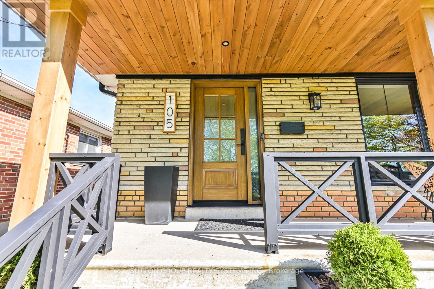105 Crendon Drive, Toronto, Ontario  M9C 3H7 - Photo 4 - W13139210