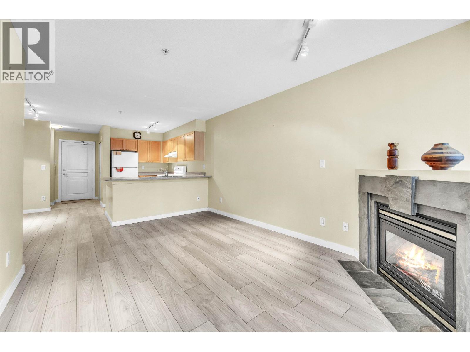 301 7383 Griffiths Drive, Burnaby, British Columbia V5E 4M8 - Photo 9 - R3105373